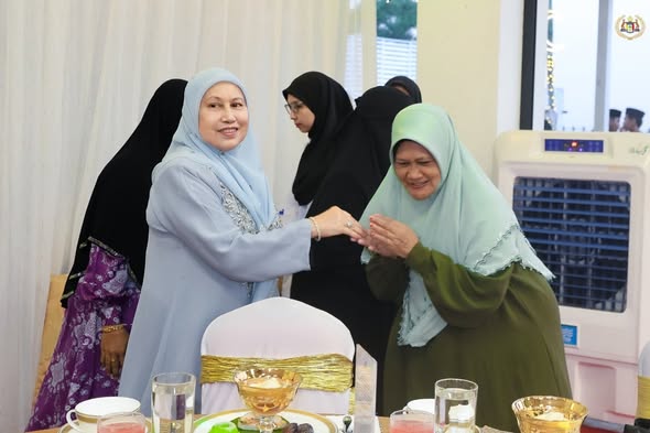Majlis Berbuka Puasa bersama Persatuan Pegawai Syarak Negeri Melaka, Jawatankuasa Persatuan Sidang Negeri Melaka dan Maahad-Maahad Tahfiz di Istana Melaka