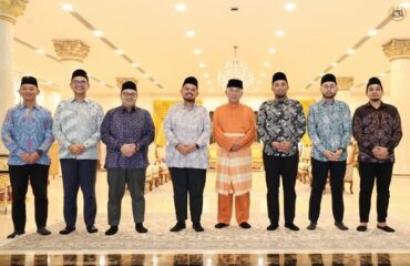Kunjungan Hormat daripada YB Tuan Haji Manndzri bin Haji Nasib, Pengerusi RISDA di Istana Melaka, Bukit Beruang