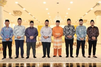 Kunjungan Hormat daripada YB Tuan Haji Manndzri bin Haji Nasib, Pengerusi RISDA di Istana Melaka, Bukit Beruang