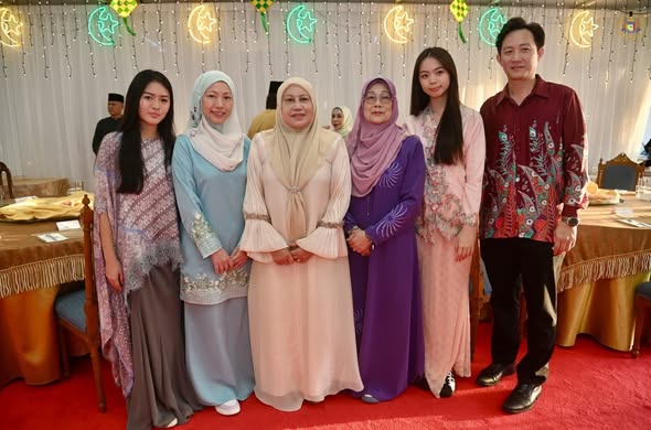 Majlis Berbuka Puasa, Solat Isyak dan Terawih bersama Kenalan-Kenalan Korporat di Istana Melaka, Bukit Beruang