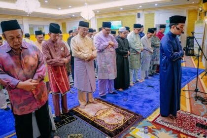 Majlis Berbuka Puasa bersama kenalan-kenalan di Istana Melaka