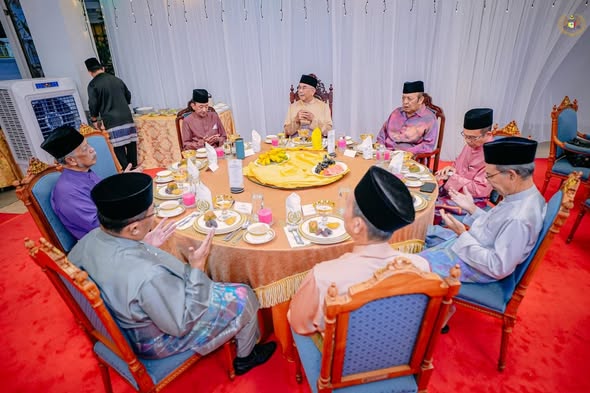 Majlis Berbuka Puasa bersama kenalan-kenalan di Istana Melaka