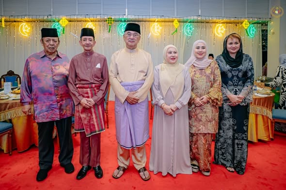 Majlis Berbuka Puasa bersama kenalan-kenalan di Istana Melaka