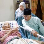 menziarahi kenalan iaitu Sidang Haji Jaafar bin Mohd Som