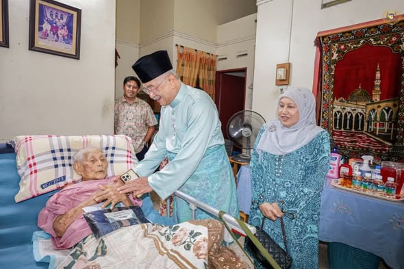 menziarahi kenalan iaitu Sidang Haji Jaafar bin Mohd Som