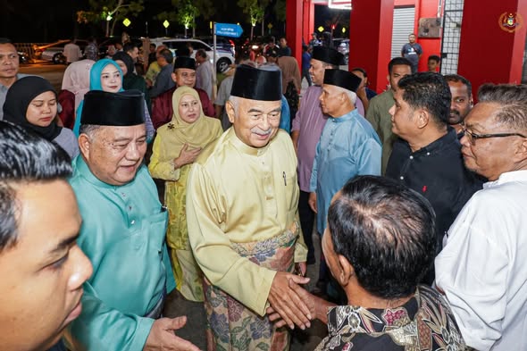 Majlis Rumah Terbuka Hari Raya Aidilfitri YB Datuk Wira Ibrahim Durum, Speaker Dewan Undangan Negeri Melaka bersama YB Datuk Rosli bin Abdullah,