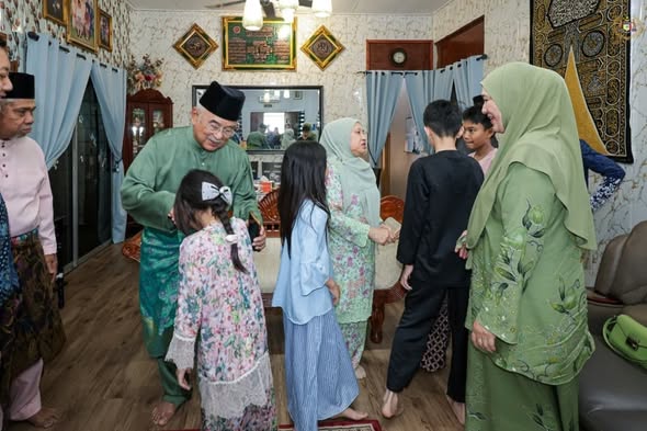 Rumah Terbuka Aidilfitri Tuan Haji Mohd Ali bin Ahmad dan Hajah Zalina bte Abu Zahar