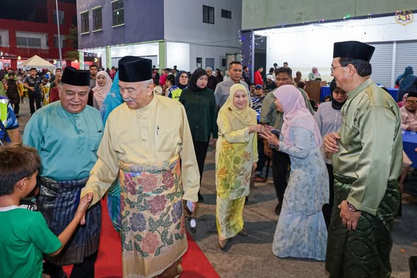 Majlis Rumah Terbuka Hari Raya Aidilfitri YB Datuk Wira Ibrahim Durum, Speaker Dewan Undangan Negeri Melaka bersama YB Datuk Rosli bin Abdullah,
