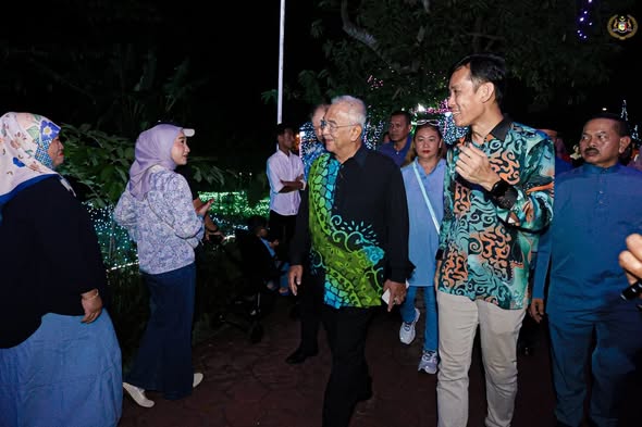 lawatan ke “Luna Lights Wonderland” di Taman Seribu Bunga