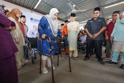 Majlis Penyerahan Kaki Palsu Cetakan 3D yang berlangsung di Surau Madrasah As Solihini, Kampung Bakar Batu