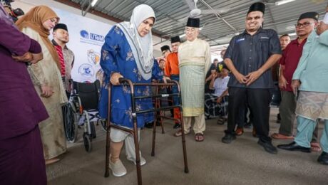 Majlis Penyerahan Kaki Palsu Cetakan 3D yang berlangsung di Surau Madrasah As Solihini, Kampung Bakar Batu