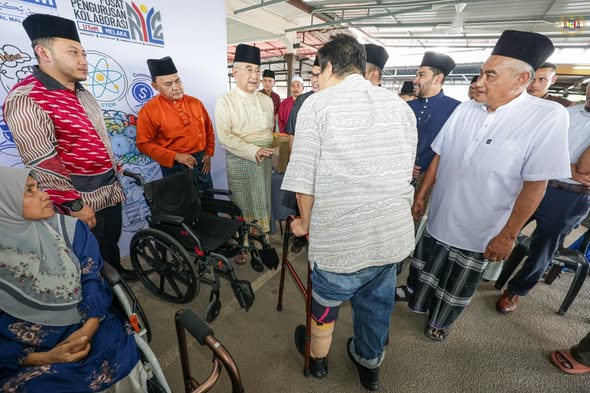 Majlis Penyerahan Kaki Palsu Cetakan 3D yang berlangsung di Surau Madrasah As Solihini, Kampung Bakar Batu