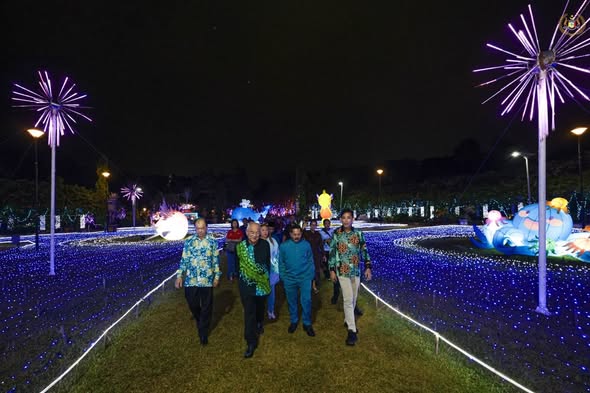 lawatan ke “Luna Lights Wonderland” di Taman Seribu Bunga