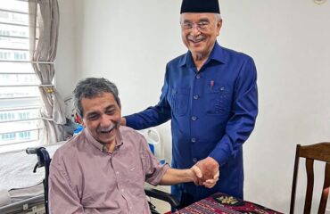 662015176_1429249809215341_4906594840316378520_n Menziarahi YBhg. Datuk Wira Dr. Haji Abu Bakar bin Mohamad Diah, mantan Timbalan Menteri Sains, Teknologi dan Inovasi serta menziarahi YBhg. Datin Awateff iaitu balu kepada Allahyarham Prof. Datuk Amir Baharuddin