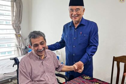 Menziarahi YBhg. Datuk Wira Dr. Haji Abu Bakar bin Mohamad Diah, mantan Timbalan Menteri Sains, Teknologi dan Inovasi serta menziarahi YBhg. Datin Awateff iaitu balu kepada Allahyarham Prof. Datuk Amir Baharuddin
