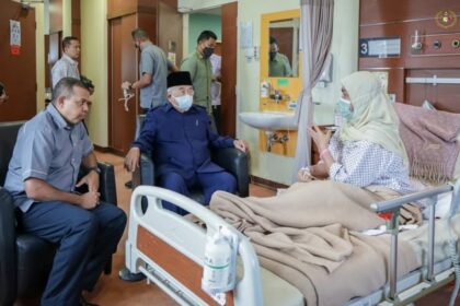 Menziarahi YBhg. Puan Sri Dato' Zalena binti Mohd Ariffin isteri kepada YDH DIG Tan Sri Ayob Khan bin Mydin Pitchay, Timbalan Ketua Polis Negara