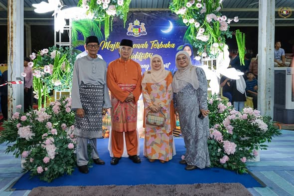 8 April 2026 19 Syawal 1447H TYT Tun Seri Setia Dr. Haji Mohd Ali bin Mohd Rustam, Yang di-Pertua Negeri Melaka dan YABhg. Toh Puan Datuk Wira (Dr.) Hajah Asmah binti Ab Rahman menghadiri Majlis Rumah Terbuka Hari Raya Aidilfitri YB Datuk Tuminah binti Kadi @ Mohd Hashim, ADUN Pantai Kundor yang diadakan di Arena Petanque Hang Jebat Melaka, Melaka. Kemudiannya TYT Tun Seri Setia dan YABhg. Toh Puan hadir ke Majlis Rumah Terbuka Hari Raya Aidilfitri YB Datuk Wira Lim Ban Hong, ADUN Klebang di Dewan Masjid Al Aminin, Batang Tiga, Klebang.