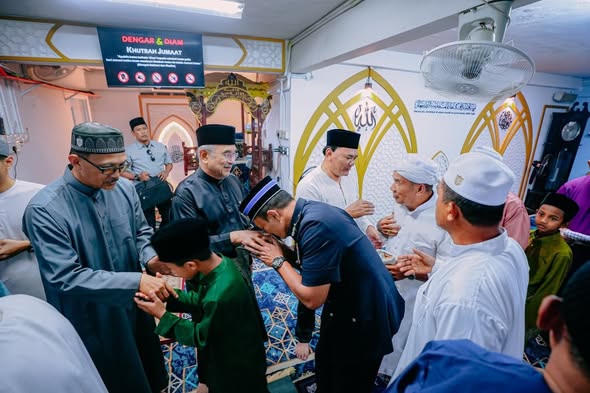 Solat Jumaat di Masjid Al Hakim, Pengkalan Renggam, Kampung Kandang, Ayer Molek