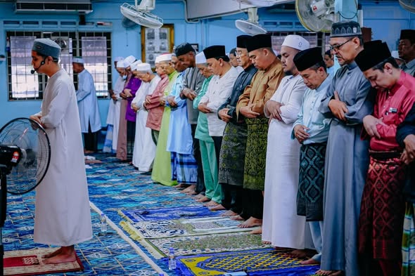 Solat Jumaat di Masjid Al Hakim, Pengkalan Renggam, Kampung Kandang, Ayer Molek