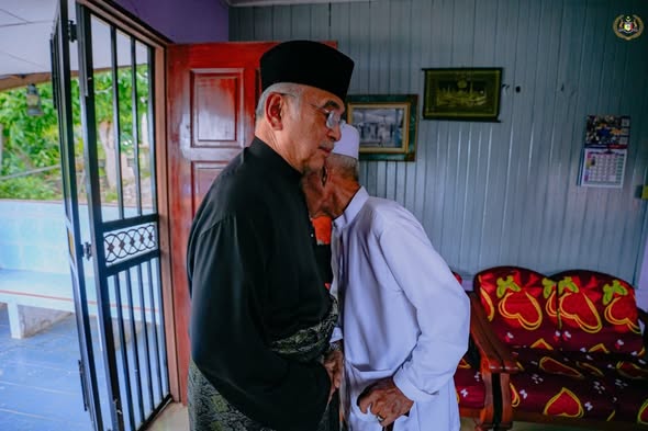 Solat Jenazah bagi penghormatan terakhir kepada Allahyarhamah Nurdina Husna binti Ahmad Sazali