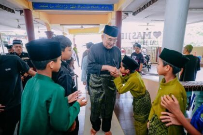 Solat Jumaat di Masjid Al Hakim, Pengkalan Renggam, Kampung Kandang, Ayer Molek