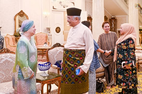 Kunjungan Hari Raya daripada YABhg. Tun Jeanne Abdullah di Istana Melaka