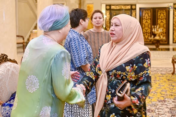Kunjungan Hari Raya daripada YABhg. Tun Jeanne Abdullah di Istana Melaka