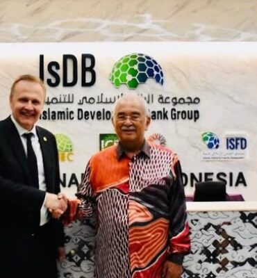 lawatan ke Islamic Development Bank Group (IsDB) di Jakarta, Indonesia