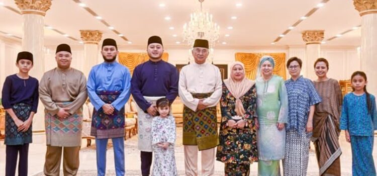 Kunjungan Hari Raya daripada YABhg. Tun Jeanne Abdullah di Istana Melaka