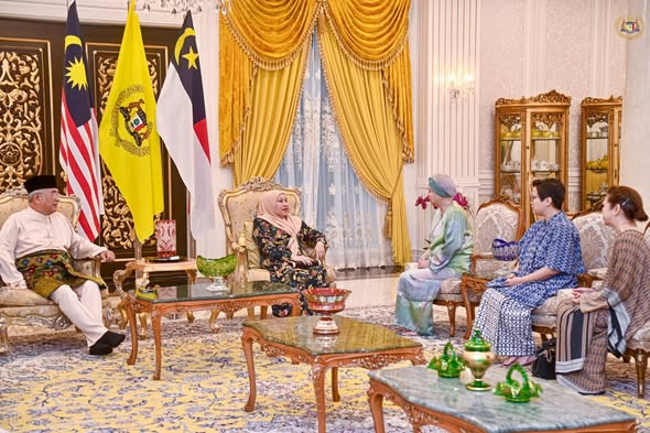Kunjungan Hari Raya daripada YABhg. Tun Jeanne Abdullah di Istana Melaka