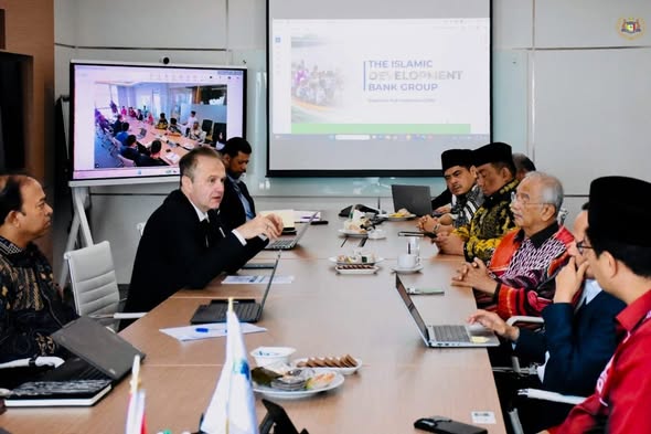 lawatan ke Islamic Development Bank Group (IsDB) di Jakarta, Indonesia