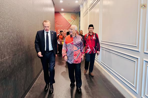 lawatan ke Islamic Development Bank Group (IsDB) di Jakarta, Indonesia