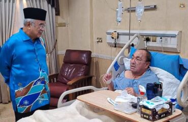 Menziarahi Hajah Rusiah binti Jauhari yang sedang menerima rawatan di Hospital Pantai, Kuala Lumpur