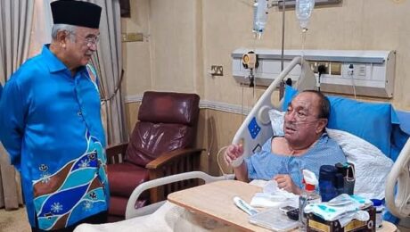 Menziarahi Hajah Rusiah binti Jauhari yang sedang menerima rawatan di Hospital Pantai, Kuala Lumpur