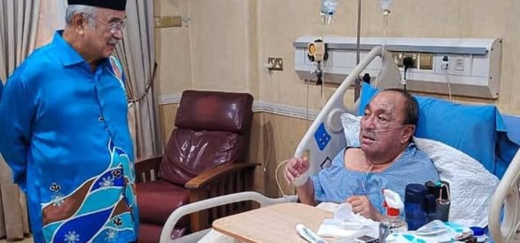 Menziarahi Hajah Rusiah binti Jauhari yang sedang menerima rawatan di Hospital Pantai, Kuala Lumpur