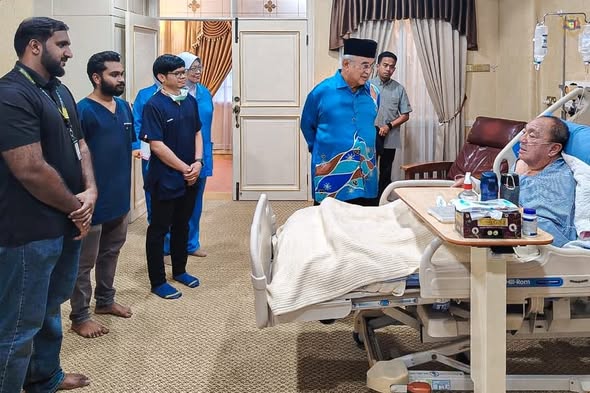 Menziarahi Hajah Rusiah binti Jauhari yang sedang menerima rawatan di Hospital Pantai, Kuala Lumpur