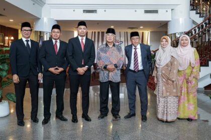 Kunjungan Hormat daripada YBrs. Tuan Nor Azhar Bin Abdul Mokti, Pengarah Kumpulan Wang Simpanan Pekerja (KWSP) Wilayah Selatan dan YBrs. Tuan Mohd Kamil Bin Abu Bakar, Ketua Cawangan KWSP Melaka