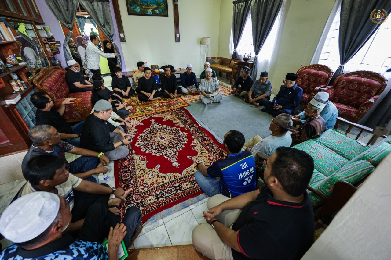 penghormatan terakhir kepada Allahyarhamah Hajah Saredah binti Sayoki, mantan Bilal Perempuan Kariah Bukit Katil
