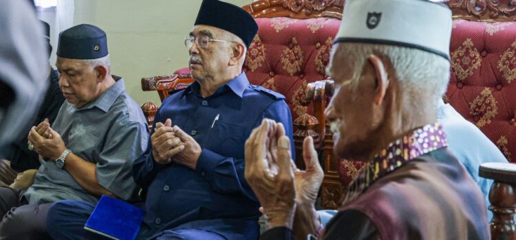 image penghormatan terakhir kepada Allahyarhamah Hajah Saredah binti Sayoki, mantan Bilal Perempuan Kariah Bukit Katil