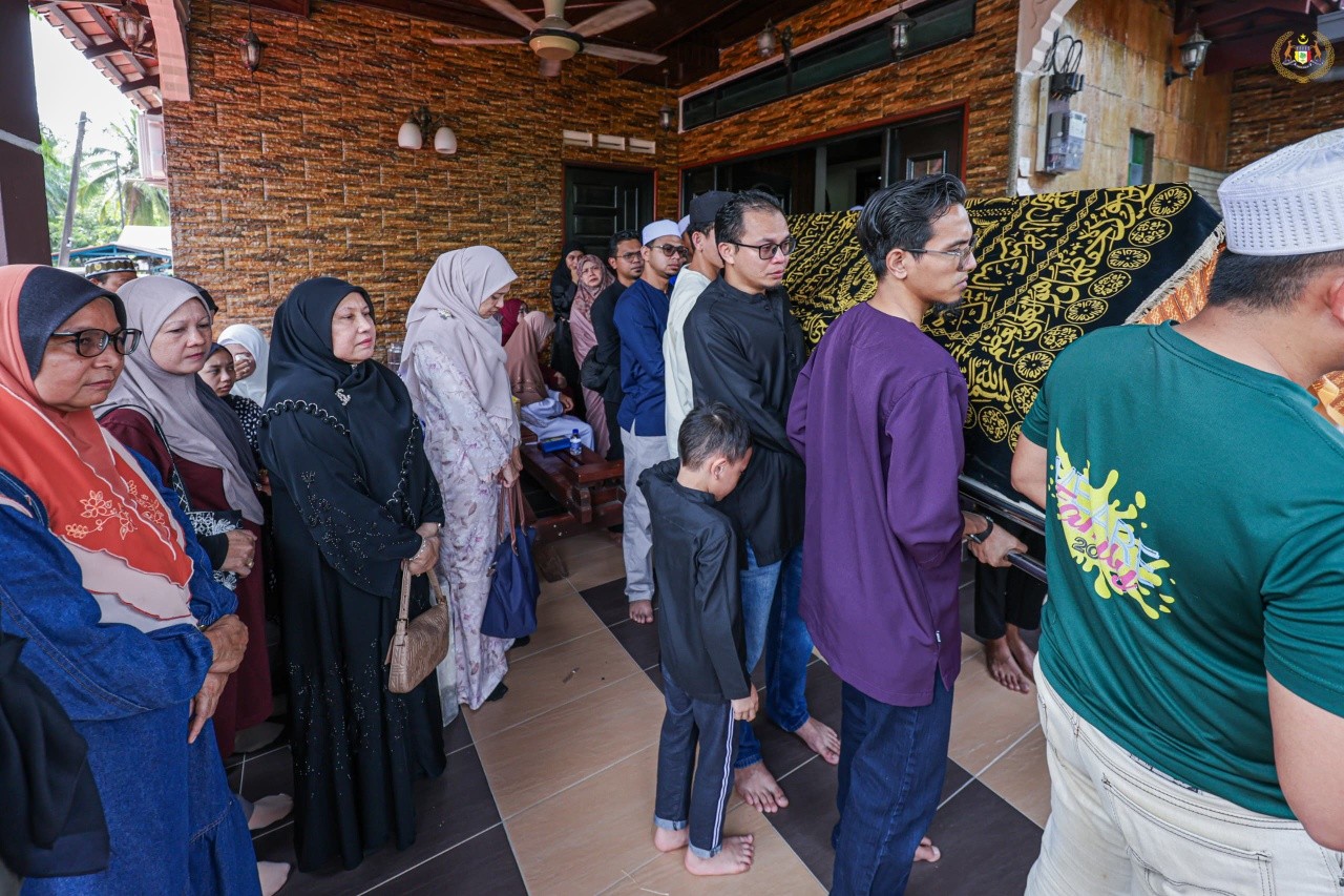 penghormatan terakhir kepada Allahyarhamah Hajah Saredah binti Sayoki, mantan Bilal Perempuan Kariah Bukit Katil
